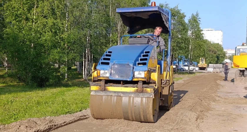 В Усинске начали ремонт проблемного участка возле Молодежного центра