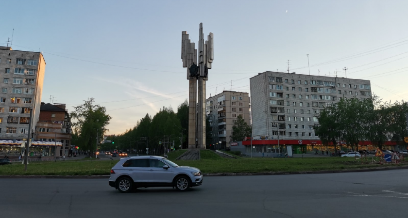 Верховный суд постановил: какой поворотник нужно включать водителю при въезде на кольцо — правый или левый