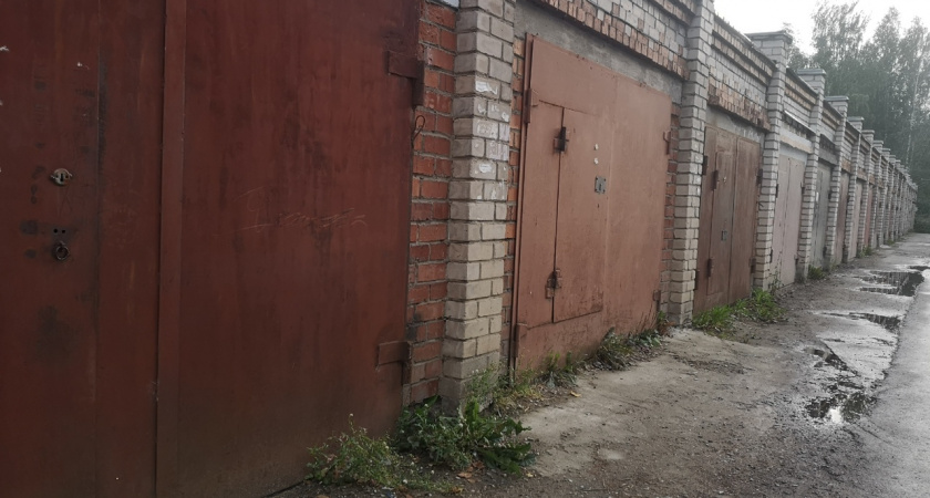 В Коми спасатели вытащили пенсионера из ямы