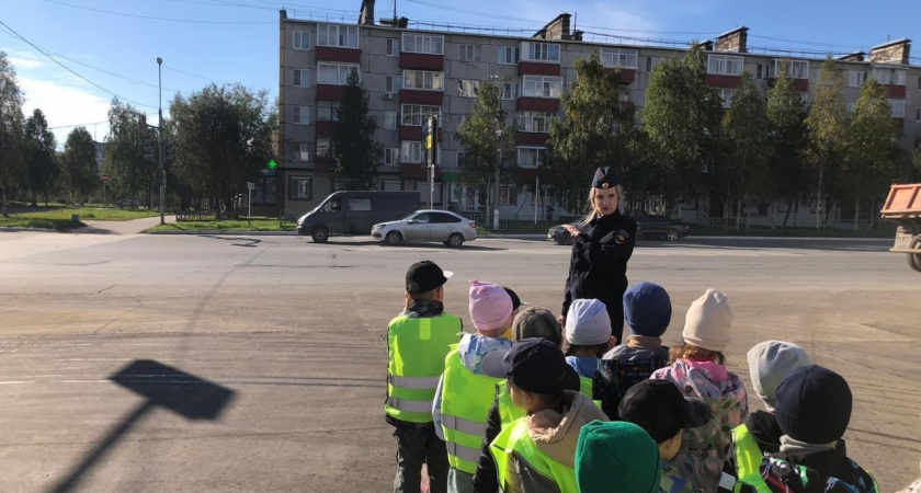 В Усинске инспектор ГИБДД провела занятие по ПДД для дошкольников