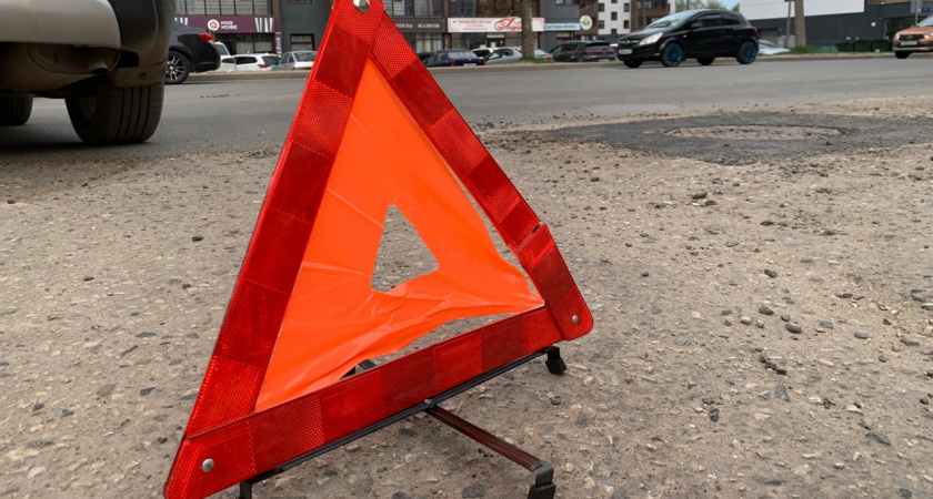 В Коми пьяный мопедист без прав опрокинулся на дороге