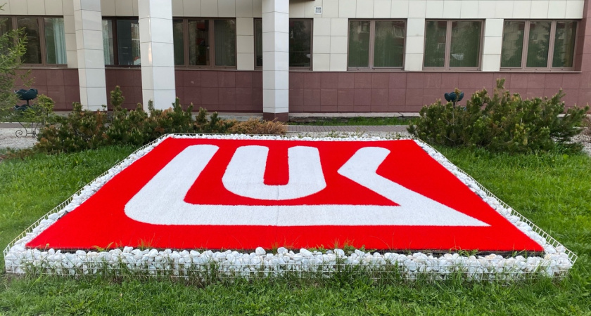 ЛУКОЙЛ подарил лыжи ученикам второй школы Усинска