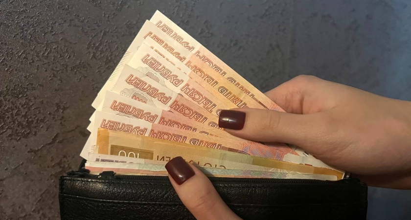 Госслужащим три года подряд будут повышать зарплаты намного выше инфляции