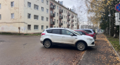 Сразу лишают прав за записку на лобовом стекле. Новая автоподстава во дворе обычного дома