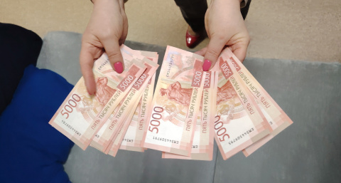 Любовь слепа и дорога: Житель Коми обманом вытянул из возлюбленной 10 миллионов рублей, прикрываясь раком