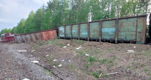 В Коми сошел с рельсов тепловоз 